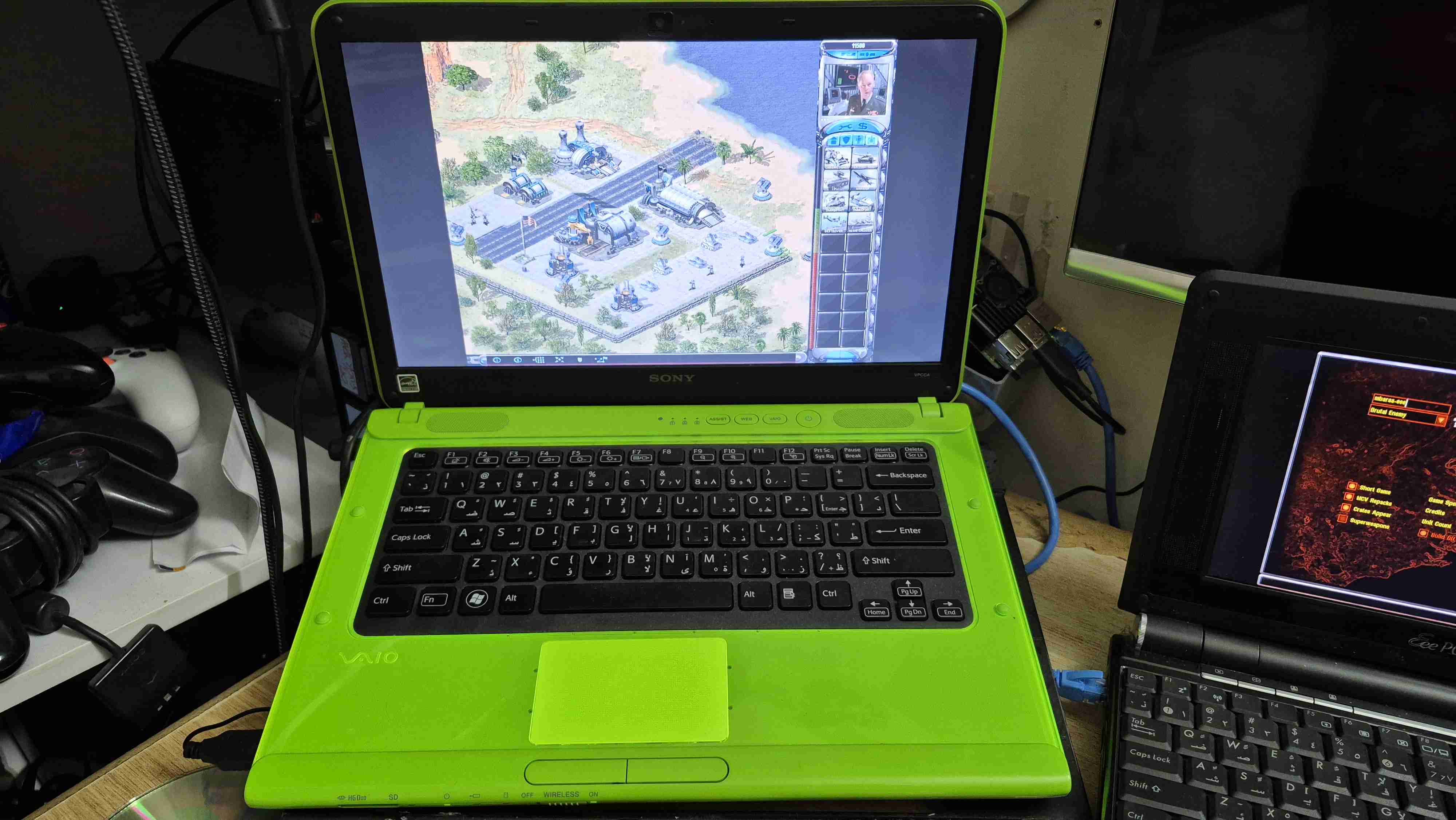 Sony Vaio Running Linux Mint Running Red Alert 2